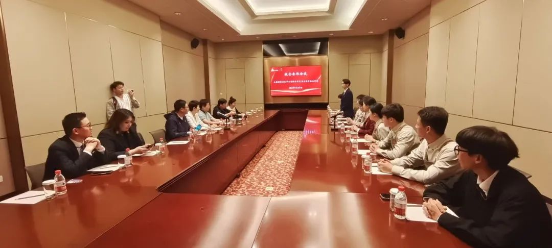 ug环球APP下载图片