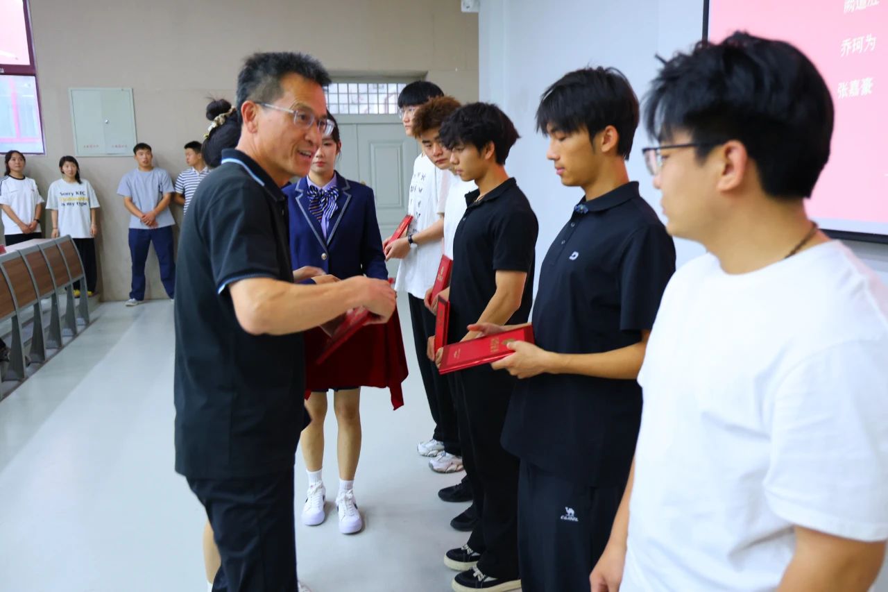 ug环球APP下载图片