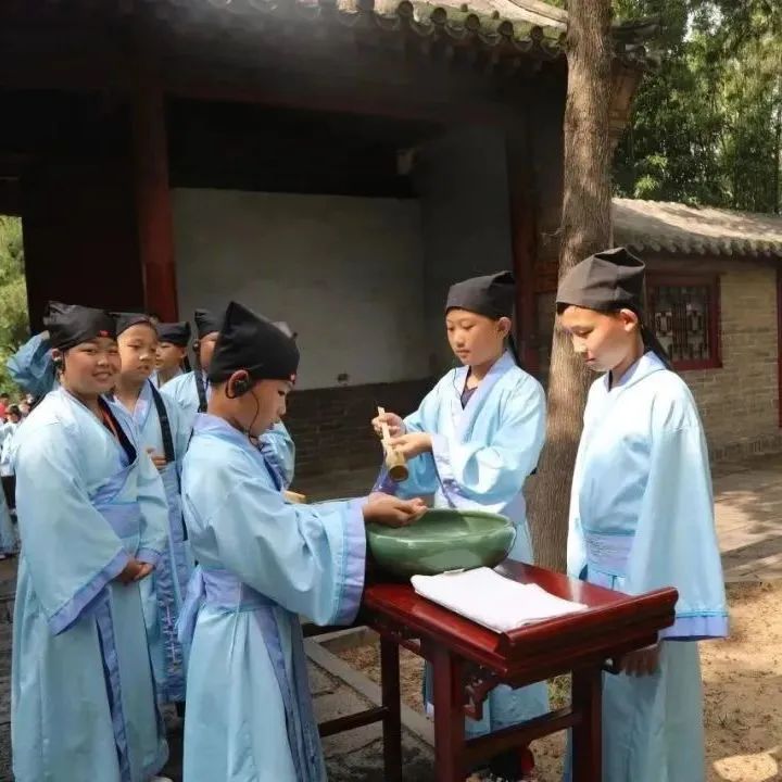 ug环球APP下载图片