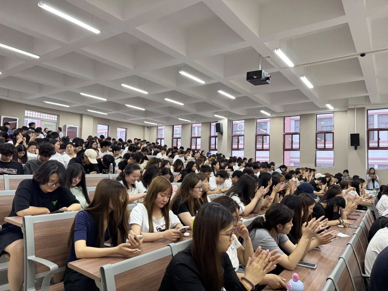ug环球APP下载图片