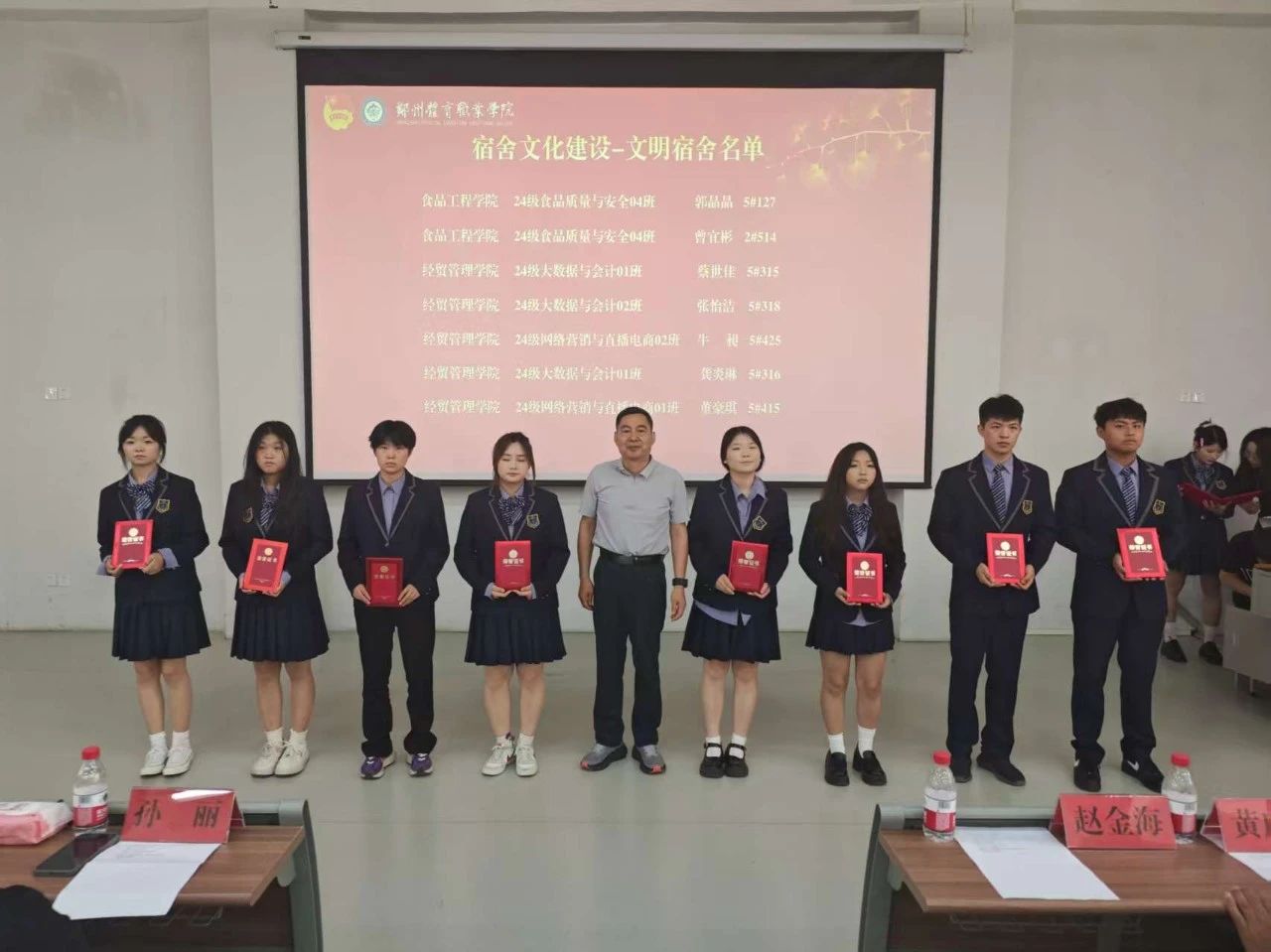 ug环球APP下载图片