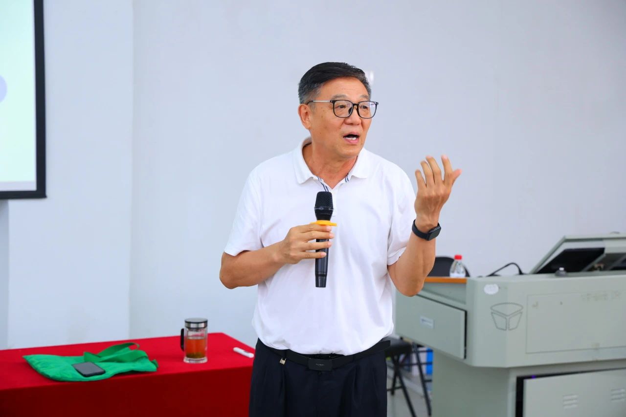 ug环球APP下载图片